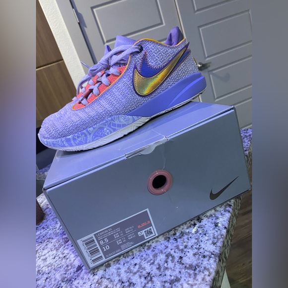 Lebron 20s Fresh out the Box!!!!! Size 8.5 in Men’s - Picture 2 of 6